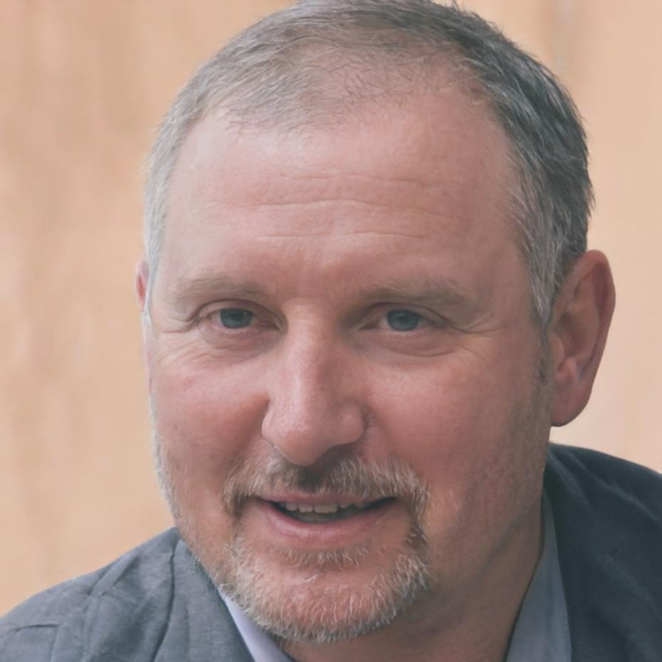 Portret Marcina Zawisza, specjalisty ds. wsparcia technicznego